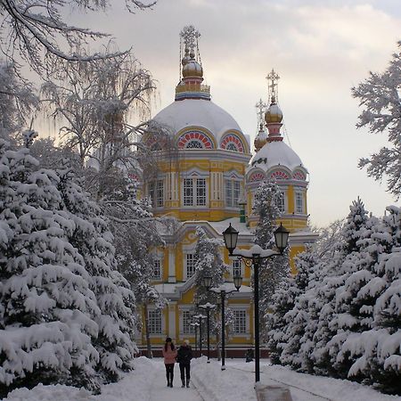 Nadezhda Apartments On The Nauryzbai Batyr 82 Almatý Exterior foto