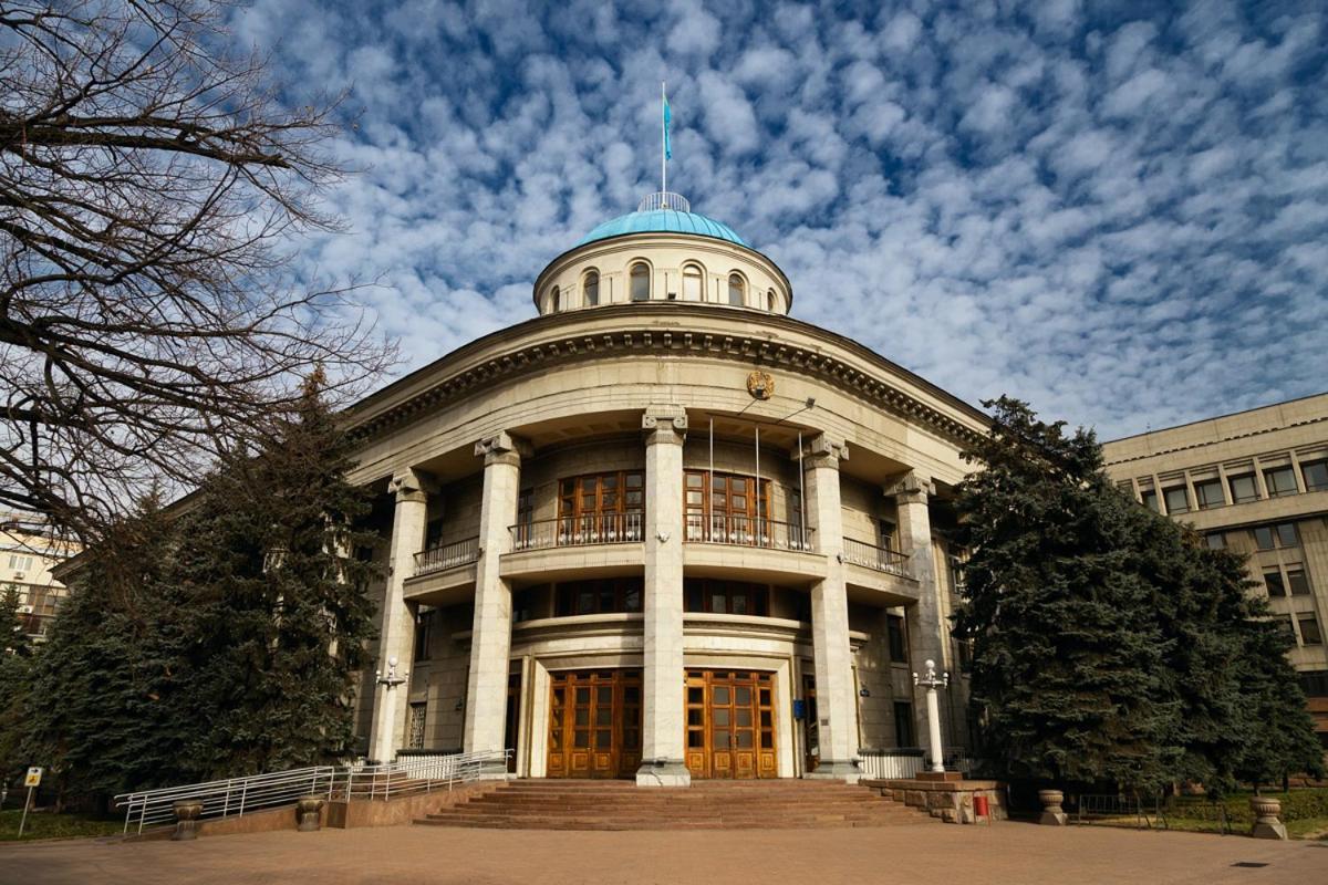 Nadezhda Apartments On The Nauryzbai Batyr 82 Almatý Exterior foto